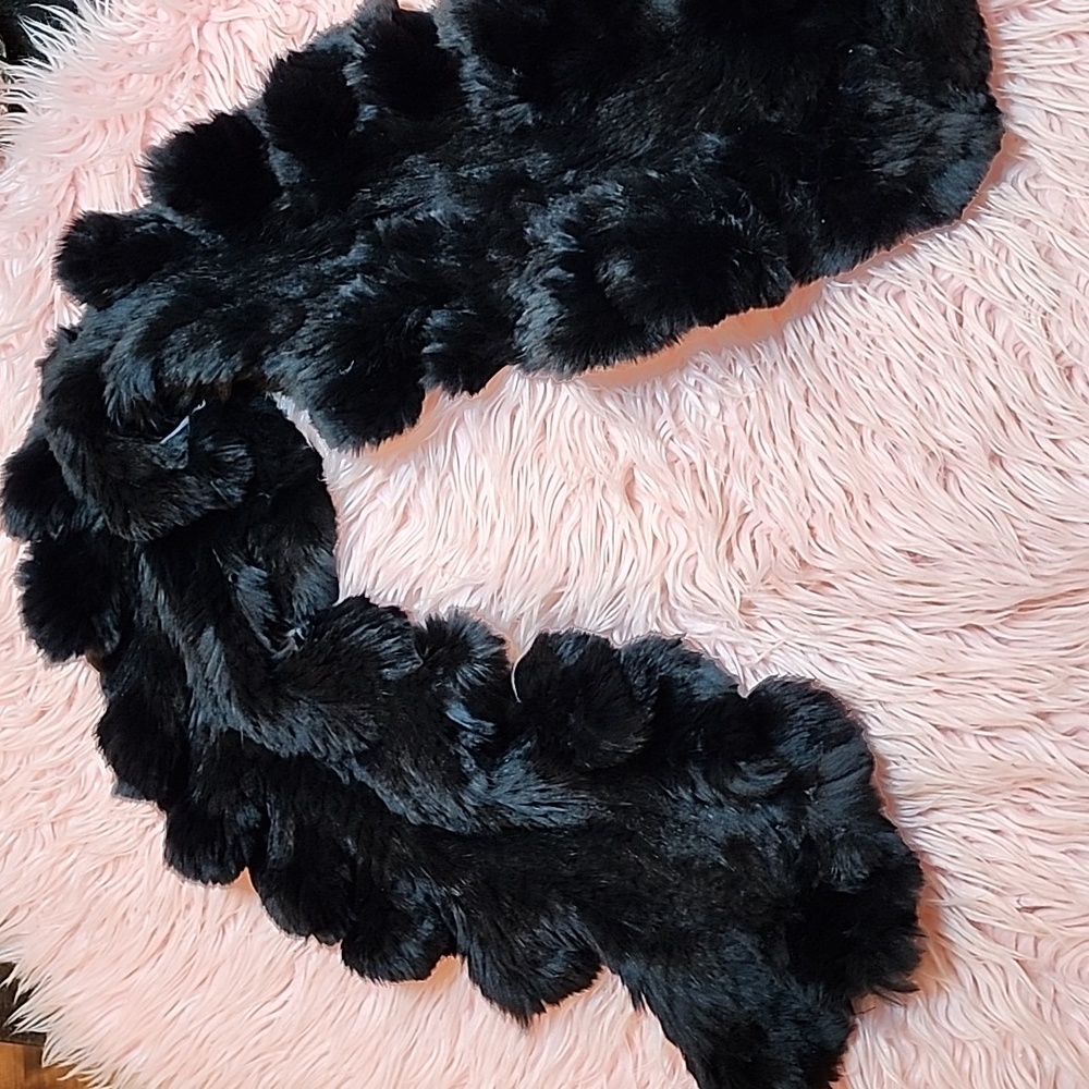 Valerie Stevens 100% Rabbit Ruffle Scarf - Picture 3 of 9